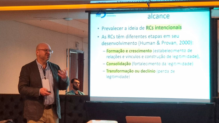 Dr. Gregorio Pérez-Arrau representa a la FAE Usach en CIGU 2026 con estudio sobre dinámicas de redes de conocimiento
