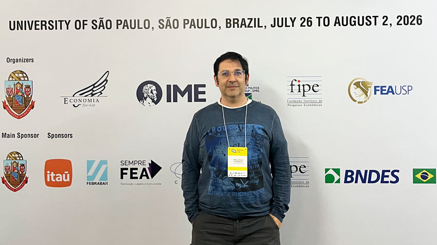 Dr. Pedro Jara Moroni expone trabajo sobre teoría de juegos y competencia económica en encuentro internacional realizado en São Paulo